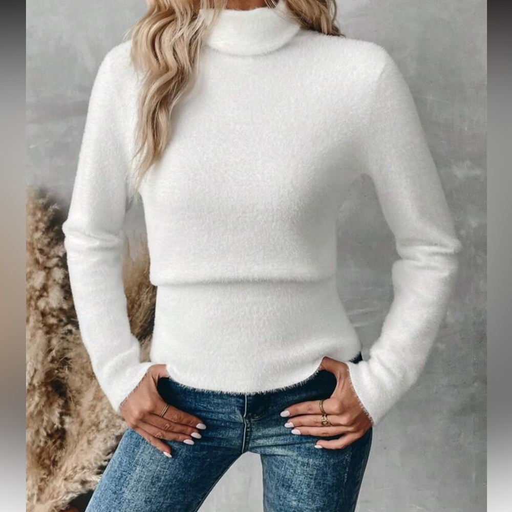 New White long sleeve turtleneck Sweater